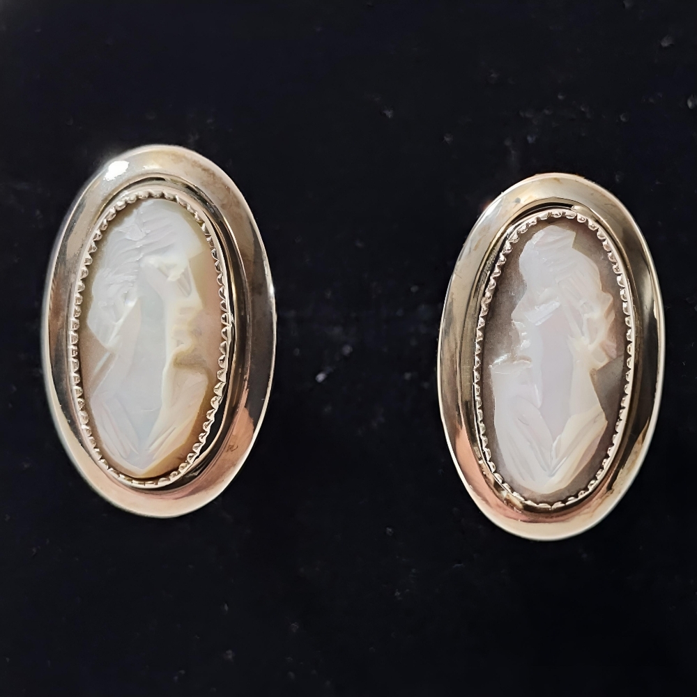 Sarah Coventry Sterling Silver 1969 Mother of Pearl Cameo Screw Back Earrings - Picture 3 of 9